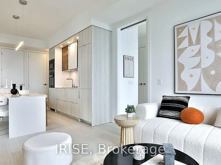 11 Yorkville Ave #5702 — Photo 2