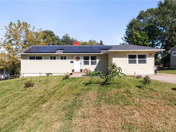 203 SW McClendon Dr, Lees Summit, MO 64081
