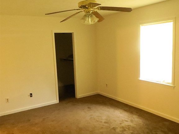 5th image of 2630 W Edgemont Ave