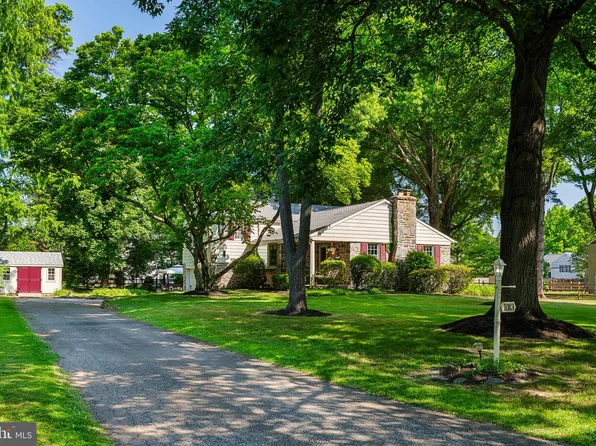 1013 Sunset Dr, Blue Bell, PA 19422