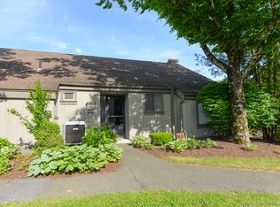 351 Heritage Vlg #B, Southbury, CT 06488