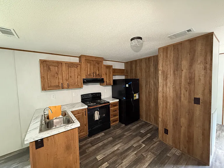 1402 N 69th Ave — Photo 9