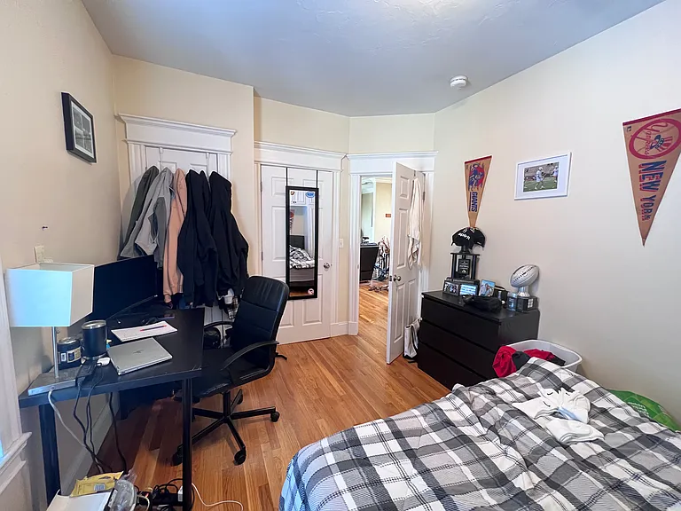 132 W 8th St #3 — Photo 11