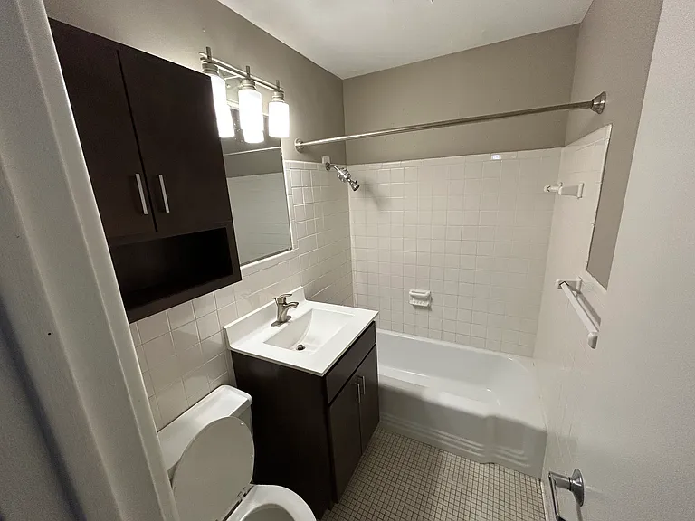 410 Apartments — Photo 30