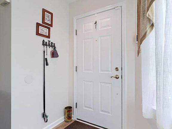 3rd image of 332 Gavin Dr