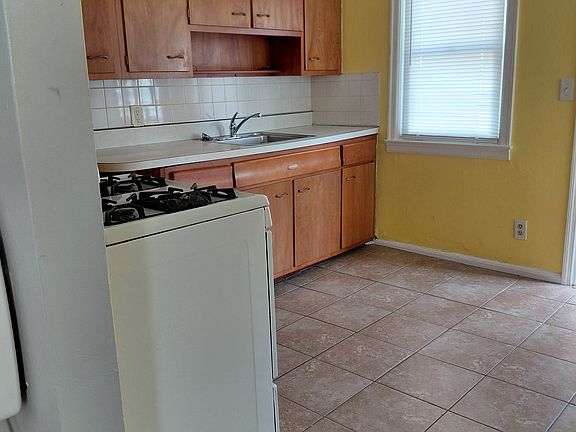 3rd image of 1824 E 23rd St