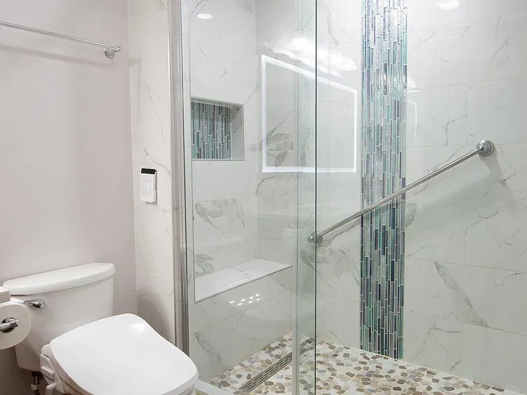 2811 Cromwell Ave — Photo 17