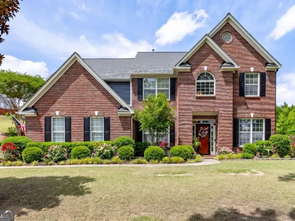 933 Cruce Lake Dr, Hoschton, GA 30548