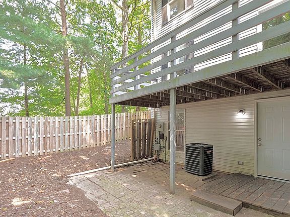 2nd image of 16215 Henderson Ln