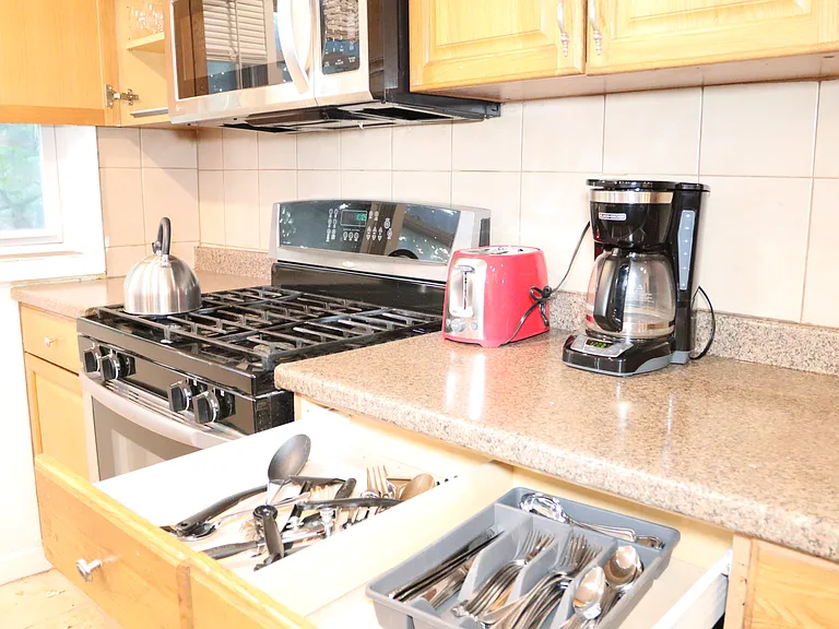 455 Pavonia Ave #2C — Photo 32