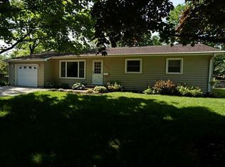 2301 42nd St NE, Cedar Rapids, IA 52402
