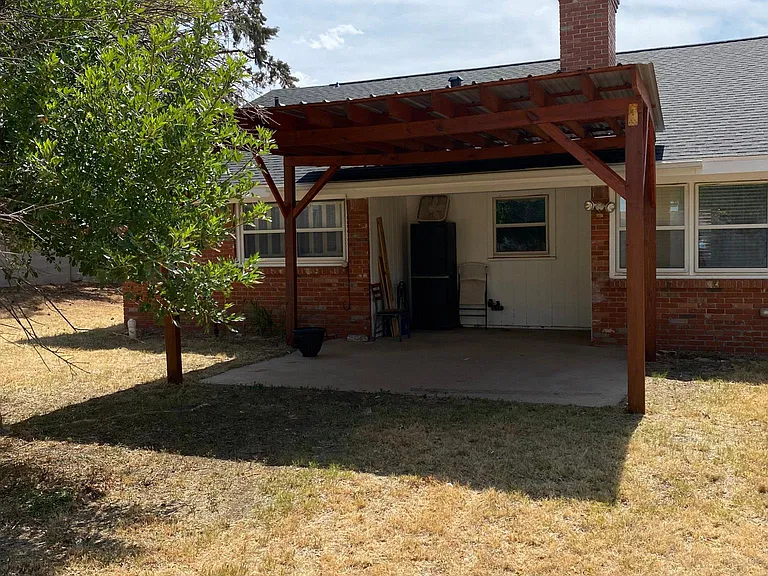 2703 Rebecca Dr — Photo 15