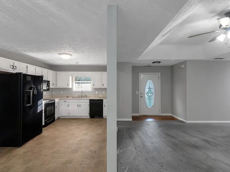 585 Mountainview Dr — Photo 4