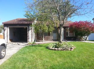 220 N Lancaster Dr, Bolingbrook, IL 60440