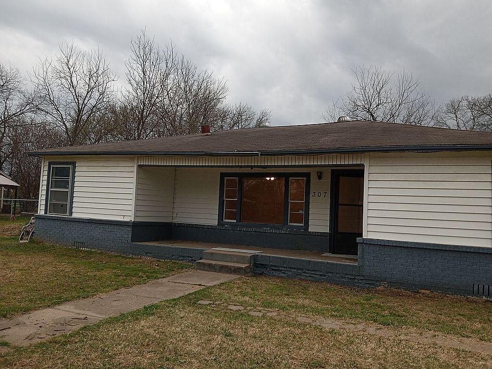 2nd image of 304 W McKennon Ave