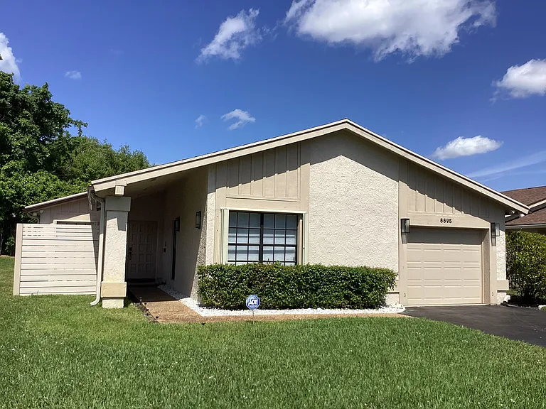 8895 Old Pine Rd — Photo 46