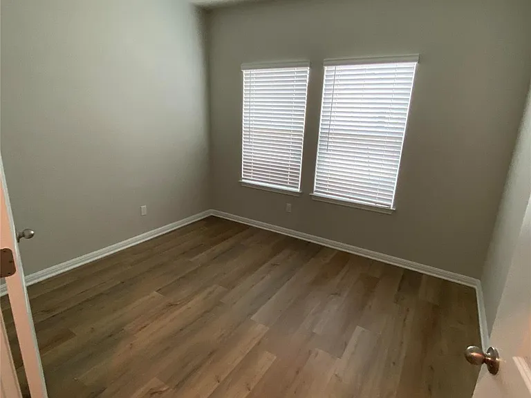 912 Main St — Photo 18