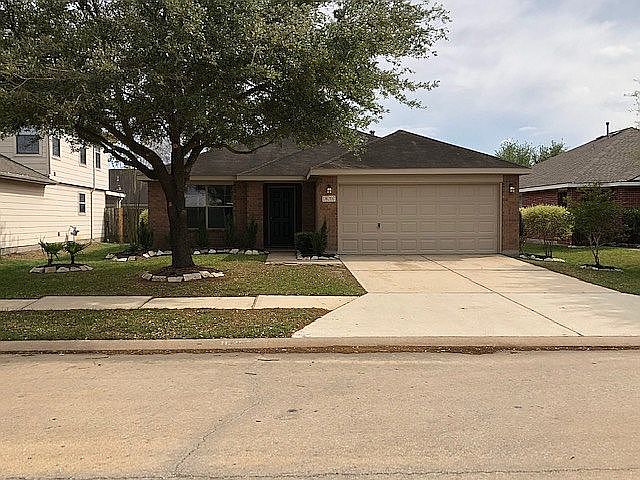 2nd image of 18207 Quiet Ridge Ln