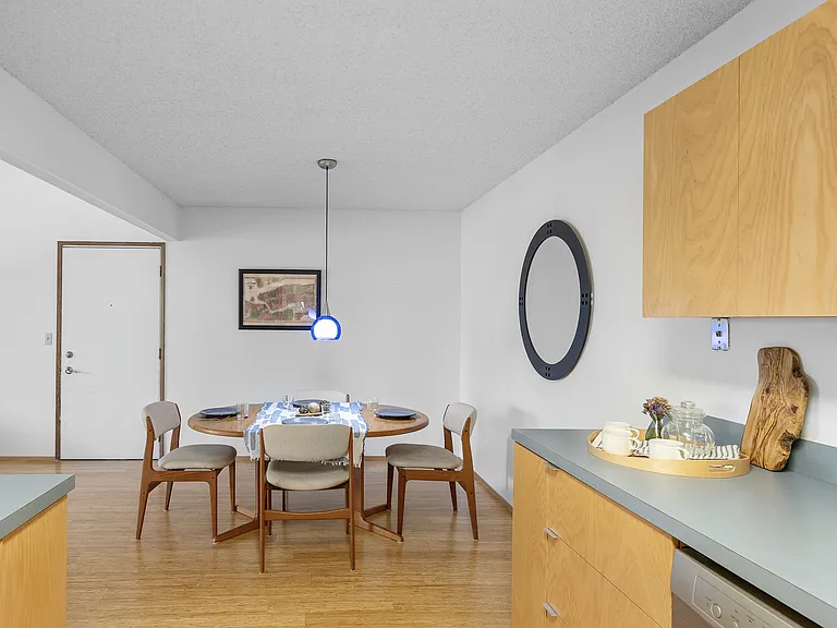 1727 NE Multnomah St #14 — Photo 7