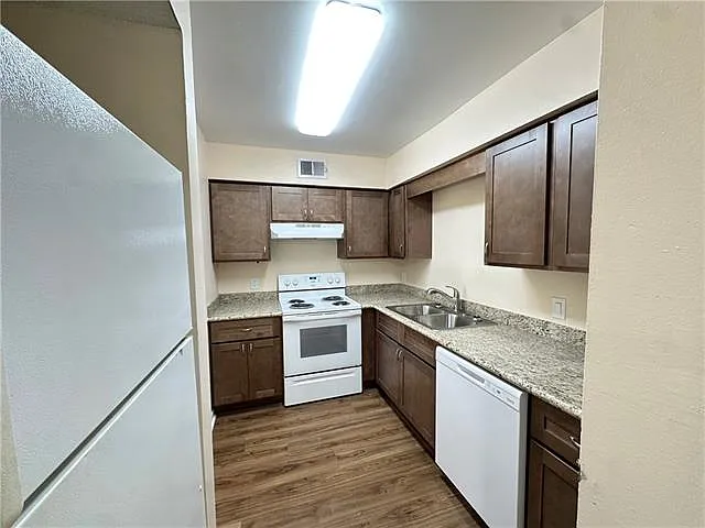 2 bed, 1.5 bath, 1050 sqft, $1,150 — Photo 4