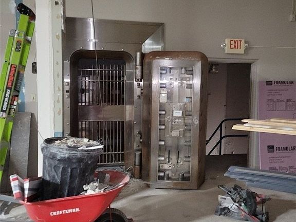 2nd image of 2900 Market St
