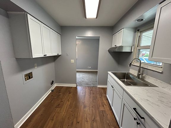 3rd image of 2524 Hawthorne Ave