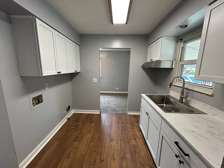 2524 Hawthorne Ave — Photo 3