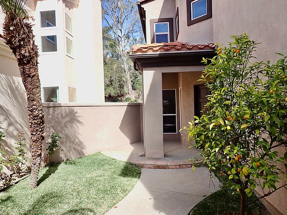 Private enclosed front courtyard