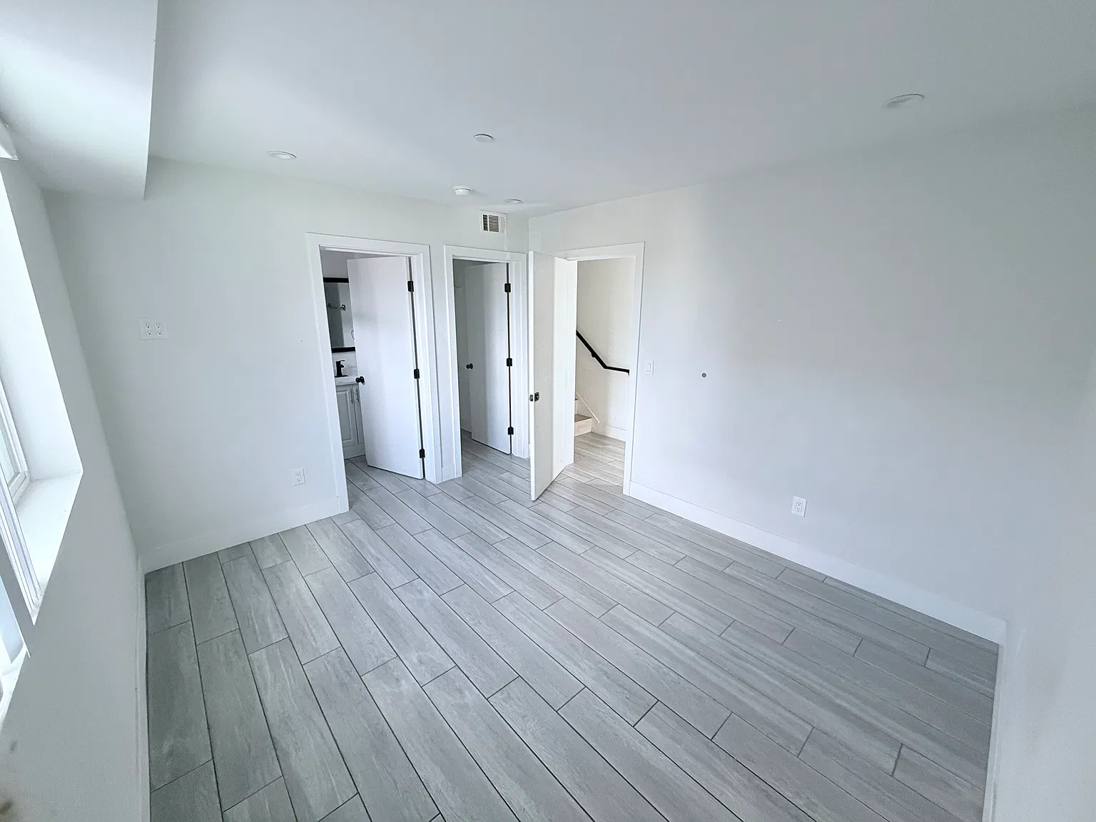 4 bed, 1700 sqft, $3,850 — Photo 3
