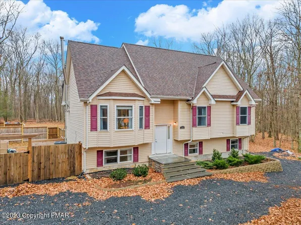 359 Birch Dr, Cresco, PA 18326