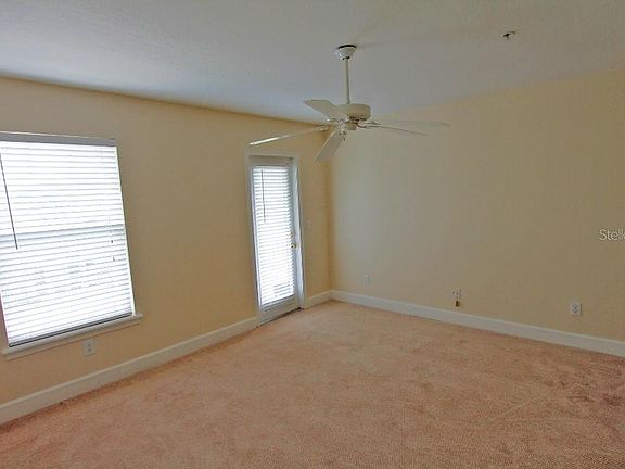 5th image of 941 N Ferncreek Ave
