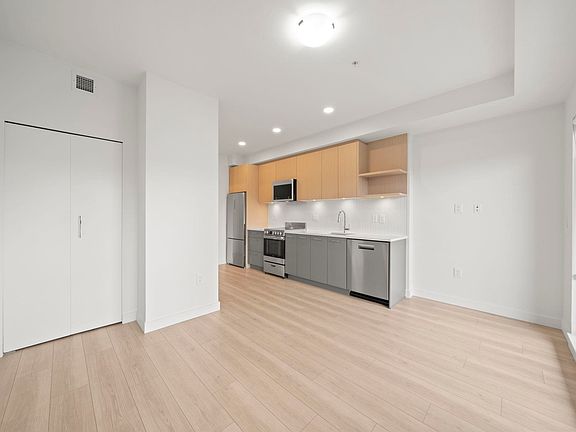 4th image of 10777 138th St #412