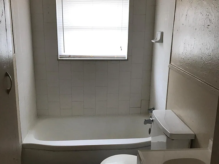 1009 Raney St — Photo 5