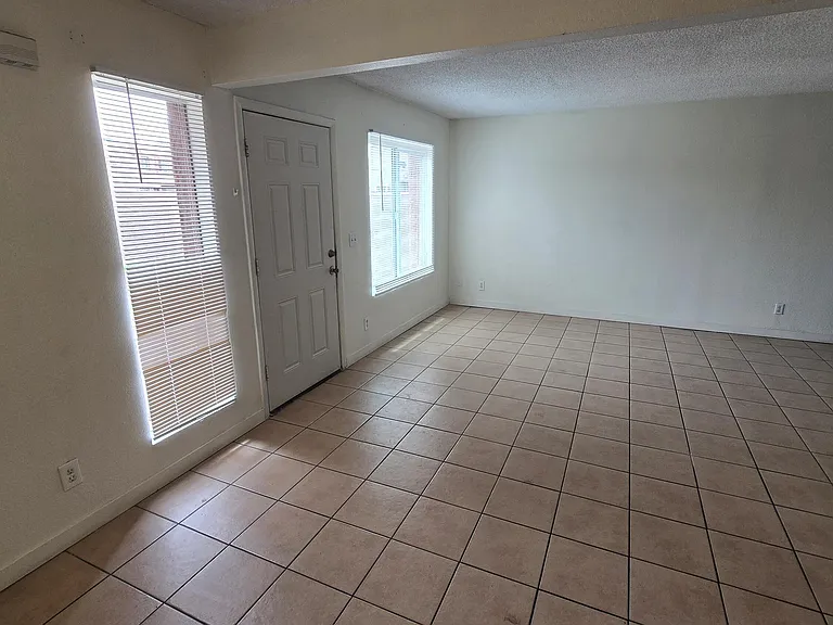 1447 N 53rd Dr — Photo 10