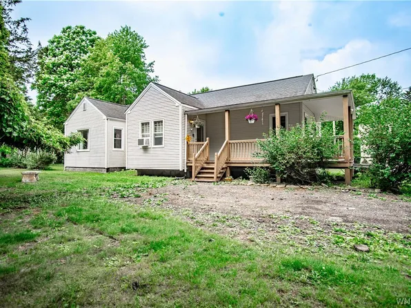 7157 Versailles Rd, Derby, NY 14047