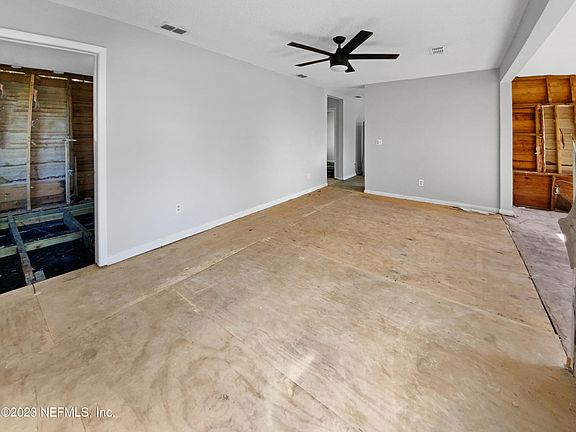 5th image of 305 E MCIVER Avenue