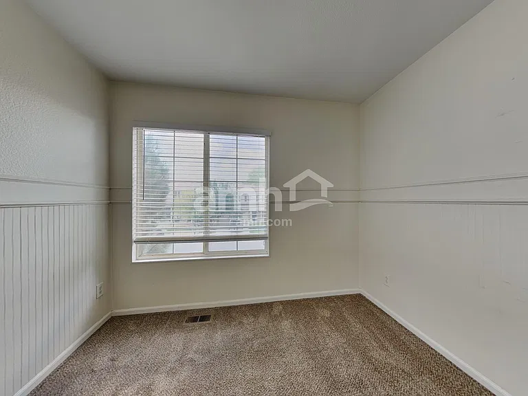 9762 Chambers Dr — Photo 18
