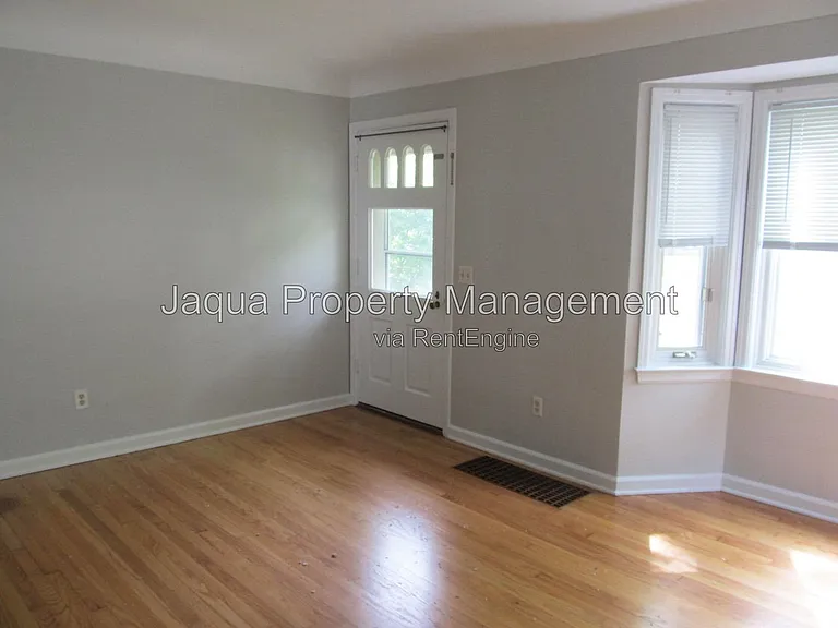 1324 Waverly Dr — Photo 6