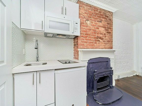 3rd image of 102 Greenwich Ave APT 6