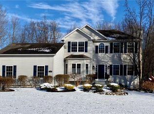 17805 Brittany Woods Dr, Chagrin Falls, OH 44023