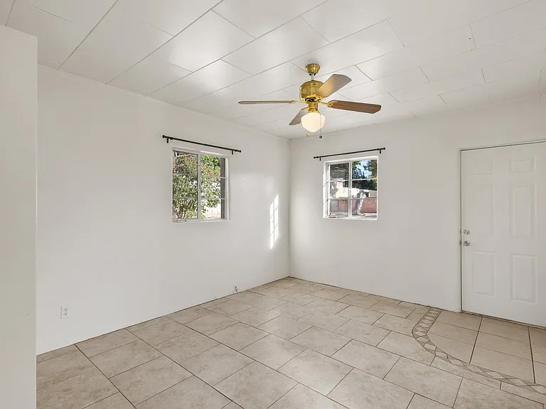 306 Carlisle Blvd SE #C — Photo 9