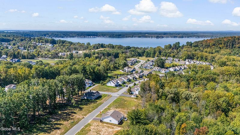 3rd image of 64 Lakepointe Way