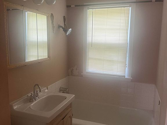 3rd image of 6144 Pinkney St