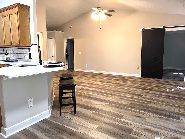 171 Laurel Oaks Ln — Photo 12