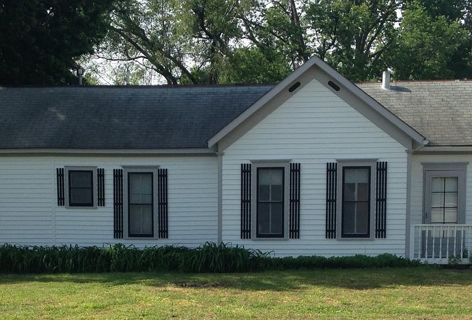 1st image of 221 E 2nd St