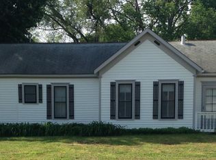 221 E 2nd St, Chapman, KS 67431