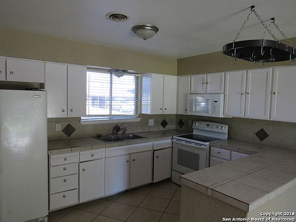 3rd image of 306 Pecan Dr