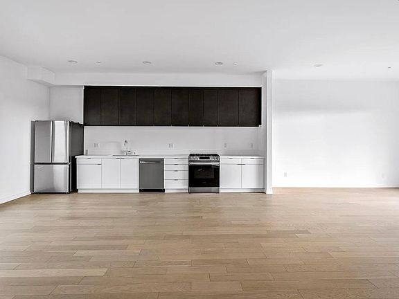 5th image of 3060 Petunia Pl
