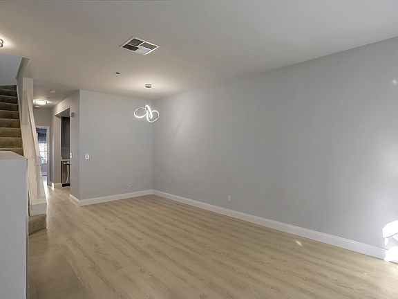 4th image of 975 Belmont Ter Unit 9