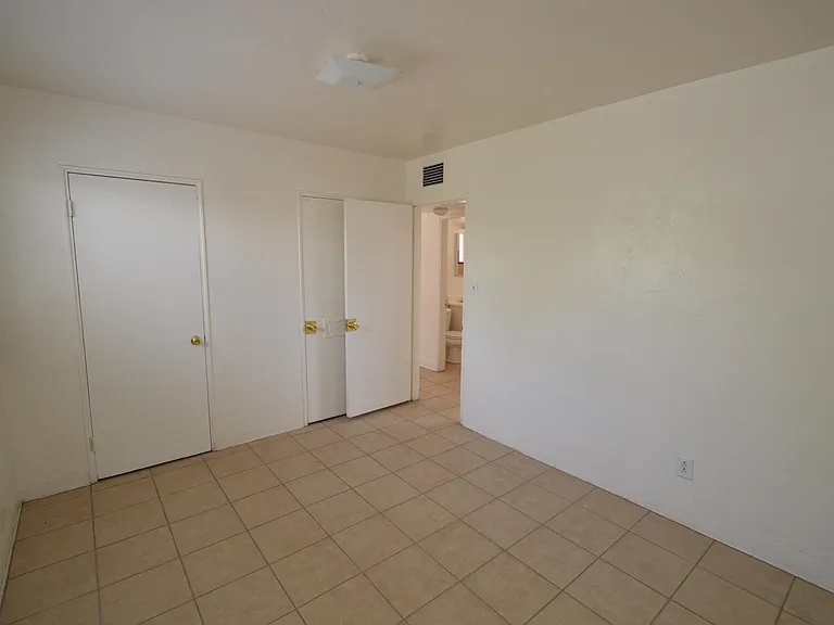 4525 E Montecito St — Photo 6
